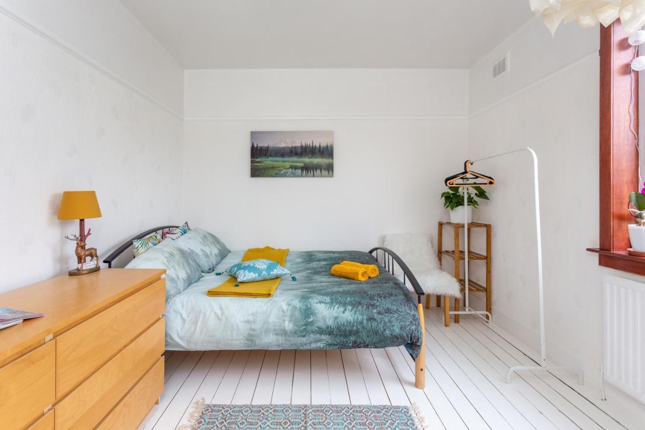 Bright & Spacious Double Room With Garden View- Close To Airport & City Centre Единбург Екстериор снимка